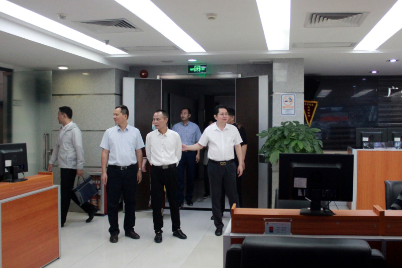 尹自永带队到监控指挥中心检查督导节前安全生产和值班保障工作2.png