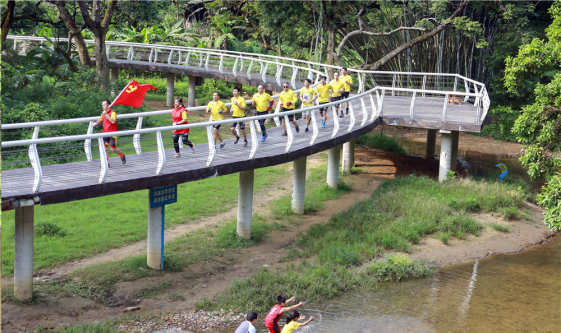 大源村对沙坑涌周边违建进行整治并建起碧道，成为居民休闲的好去处。（资料图片）