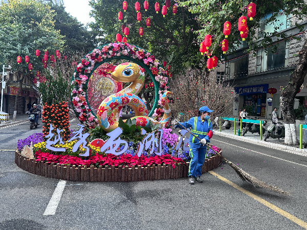 让市民热闹安心行花街！广州城管全力保障花市有序开展.png